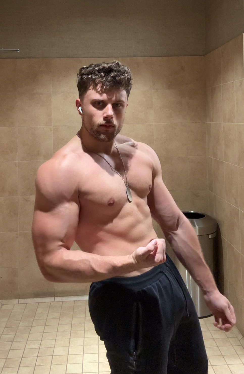 Luke Crowson lifestyle - personal brand building through authentic content